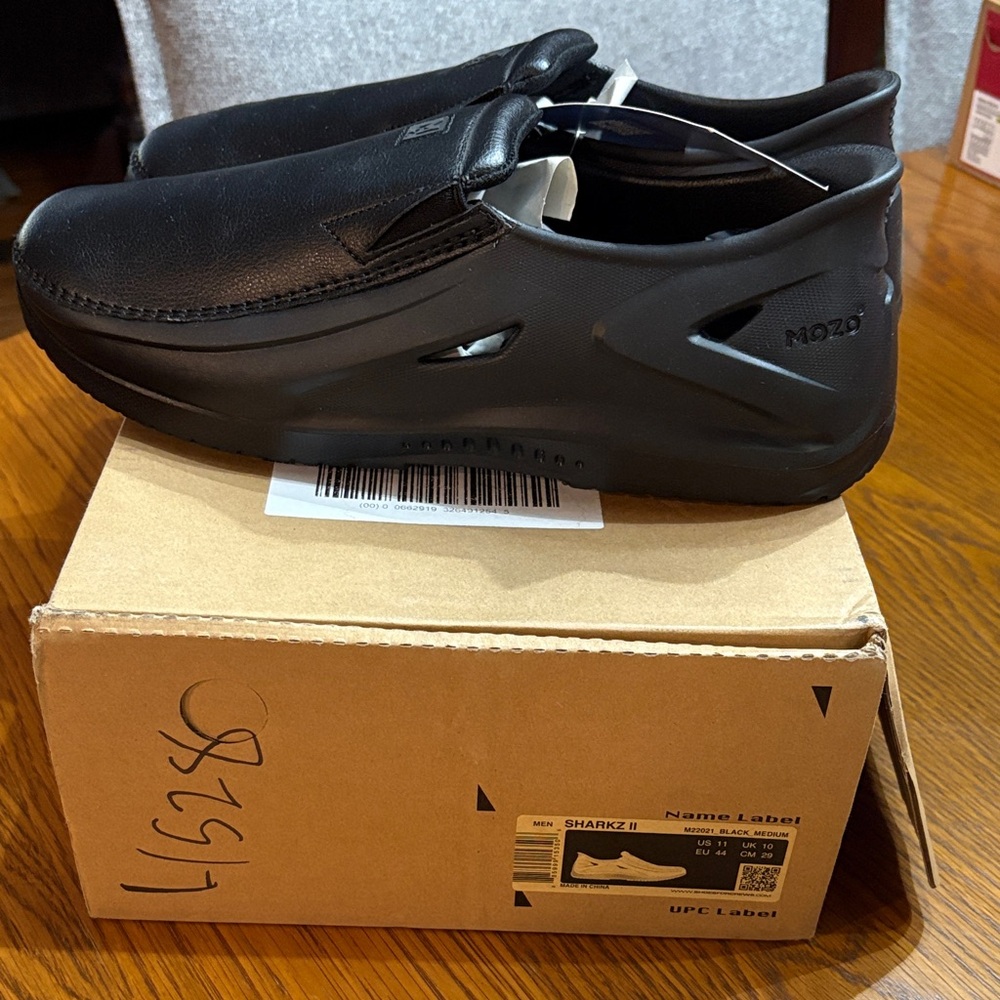 Mozo Sharkz II Black Men's Slip-On Loafers